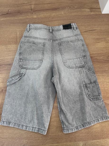Baggy, reserved,152