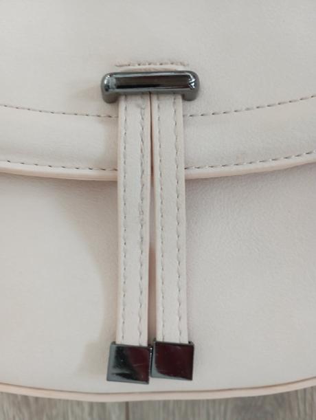 Pekná púdrová kabelka,