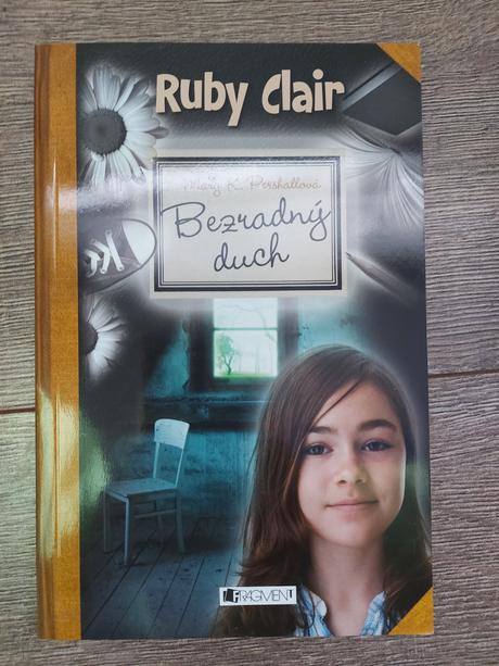 Ruby clair - bezradný duch,