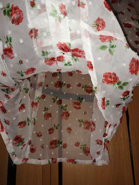 Blúzka s ružičkami, 146