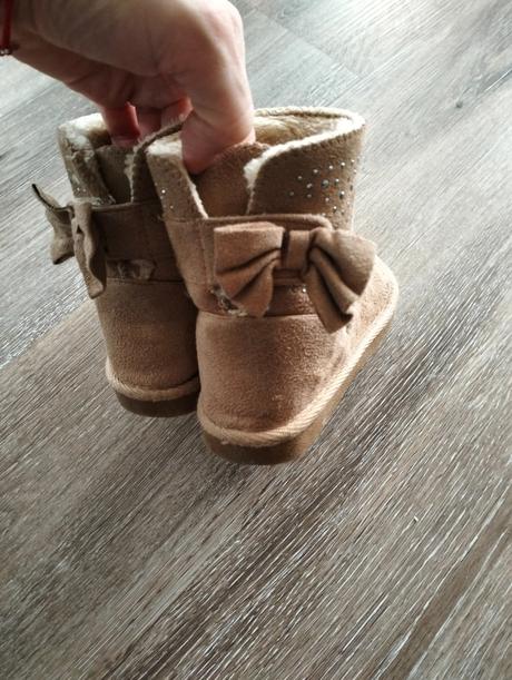 Hnedé topánočky, 25
