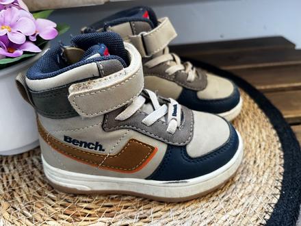 Kotnikove topánky, 23