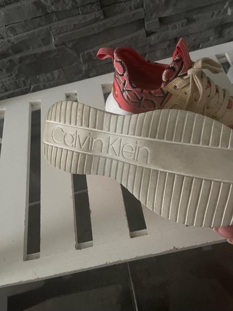 Calvin klein v.37, 37