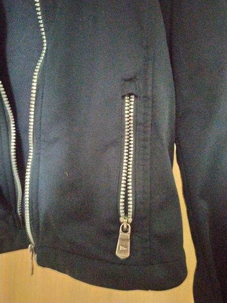 C221znackova bundicka s  par x oblecena na turi, s