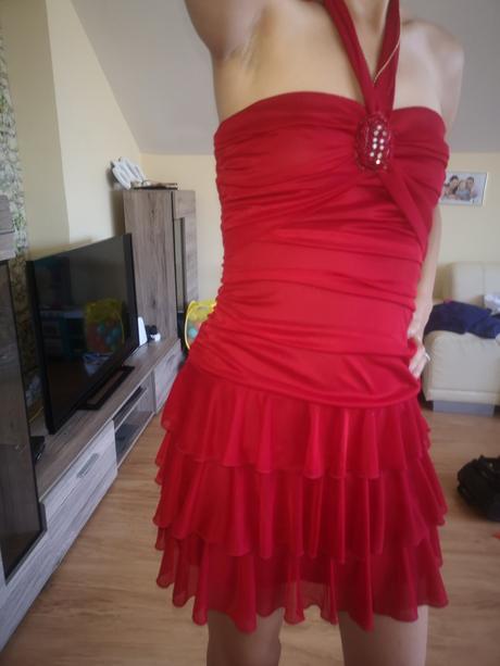 Červené šaty, s