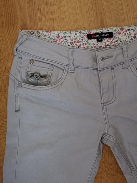 Šortky, glo-story,m