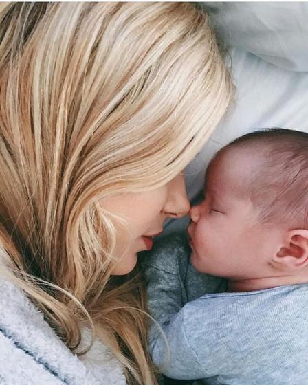 Príťažlivé sex mama a synovia