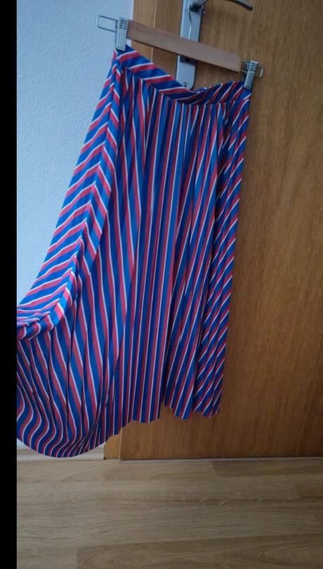 Plisovaná sukňa, pull&bear,s