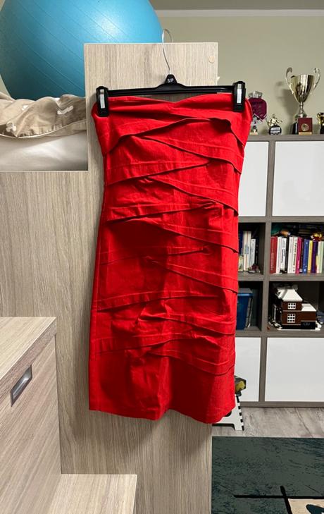 Obtiahnuté šaty asos, xs