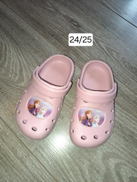 Crocs, 24