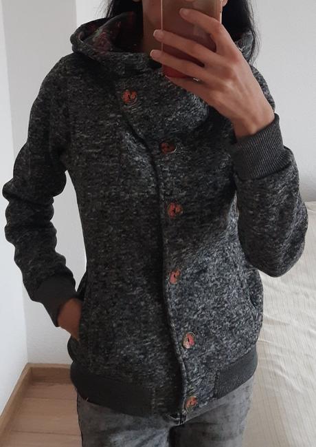 Mikina na gombiky, m / s