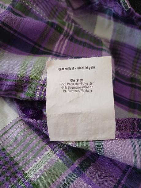 Fialová košeľa, 38