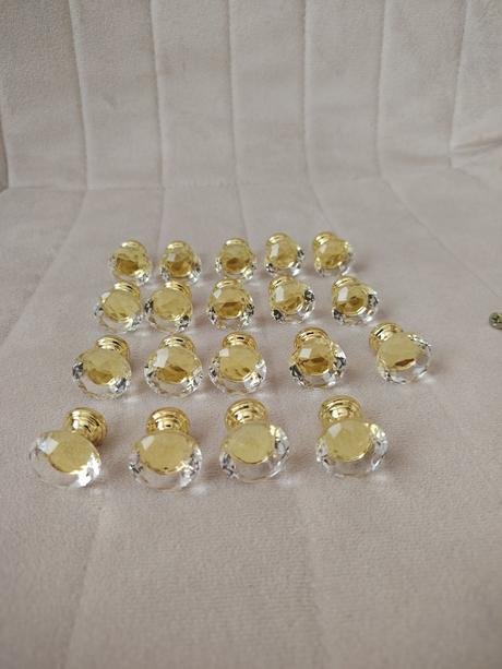 Nové elegantné úchytky na nábytok set 19 ks, 