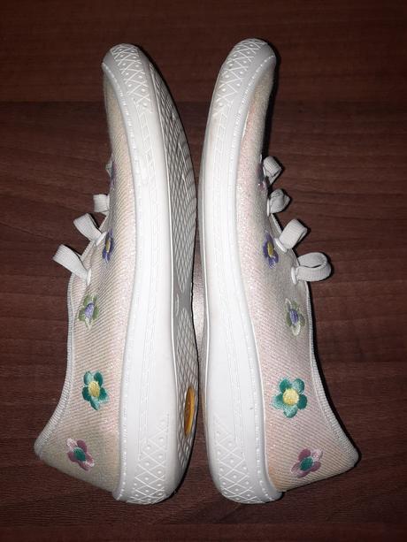 Plátenky-prezuvky (vd 20 cm), 33