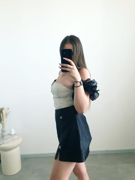 Extravagantné šaty s, s