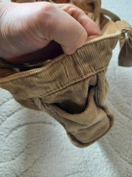 Mencestrova handy kabelka,