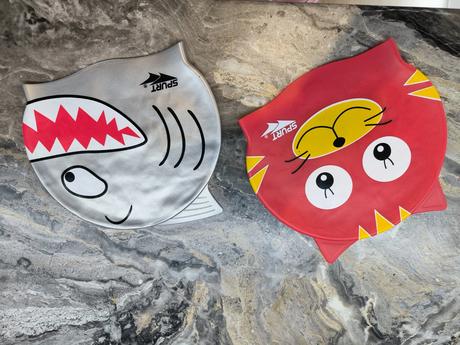 Nepoužívané silikónové plavecké čiapky po mojich d,