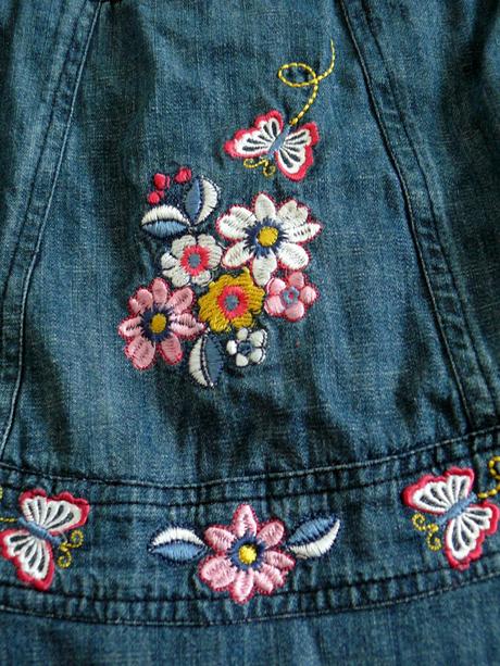 Krásne letné šaty s výšivkami a spodničkou na 4-5r, 104