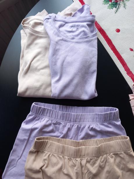 Predám dievčenské 2 kraťase veľ. 152 cm, 152