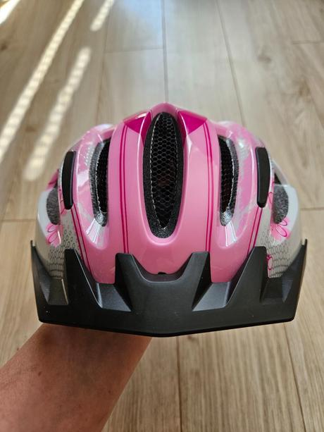 Dievčenská cyklistická prilba, 