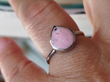 Prsteň s rodonitom,