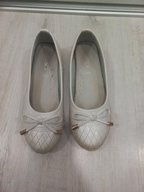 Dievčenské balerínky, 33