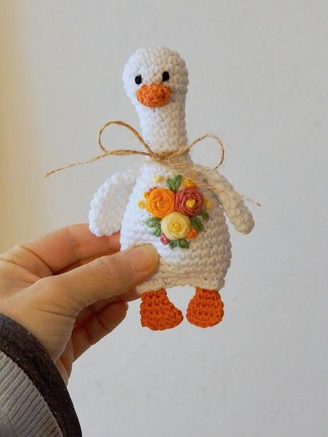 Húska s vyšívanými kvietkami, 