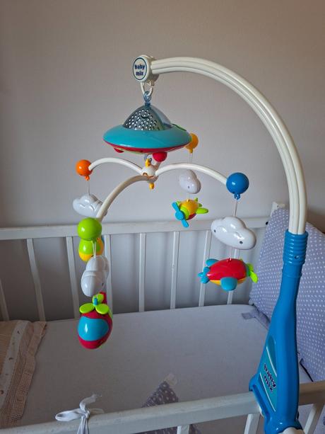 Detský kolotoč na postieľku, 