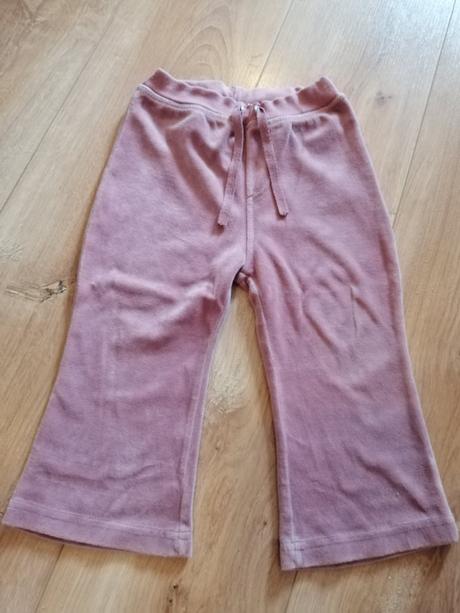 Ružové zamatové tepláky, 86