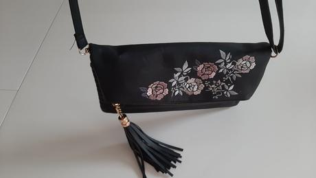 Nova kabelka s výšivkou, apple