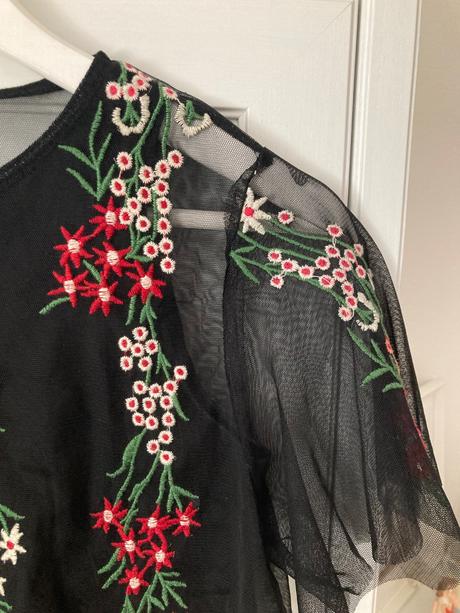 Vyšívaný top, zara,152