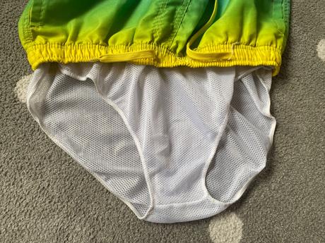 Šortkové plavky, 176