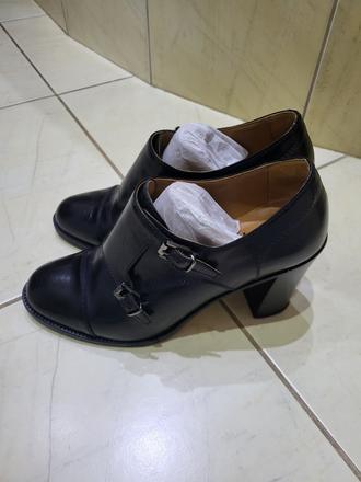 Čierne kožené poltopánky, 38