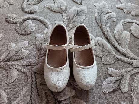 Topánky ku šatám, 26