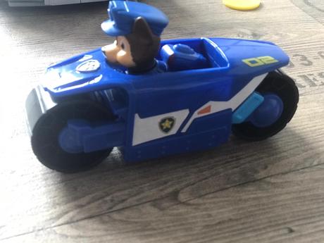 Labková patrola chase auto s motorkou,