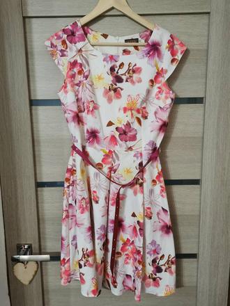 Kvietkované šaty, 40
