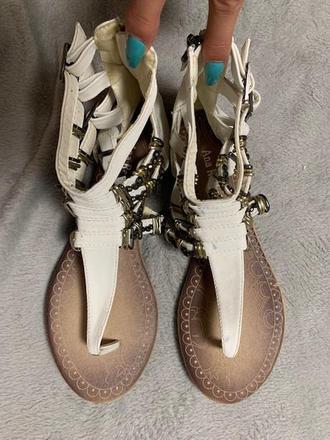 Biele sandále medzi prsty a vzadu so zipsom, 40