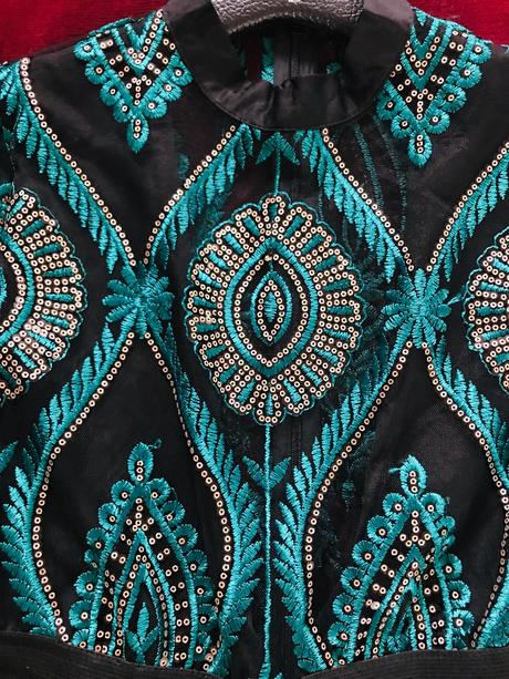 Prilezitostné saty extravagantné, xs