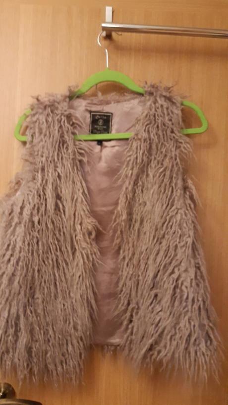 Starorúžova vesta, 38