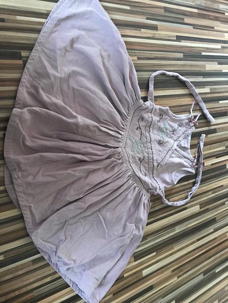 Menšestrove šaty, 110