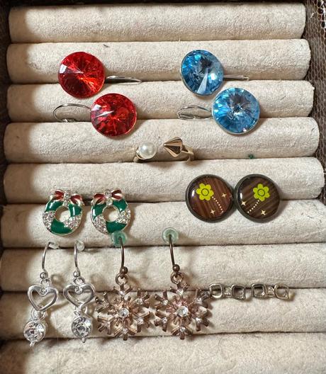 Balík náušníc 7ks + prsteň, 