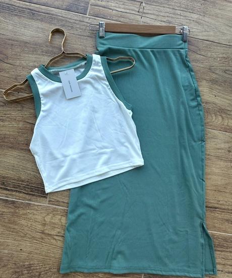 Komplet na leto sukna a top, s