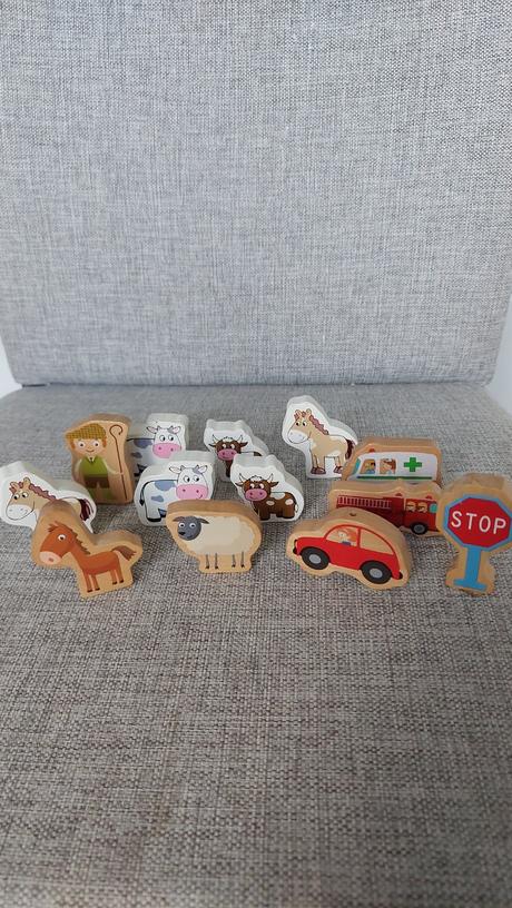 Vkladačkový domček+13ks figúrok, 