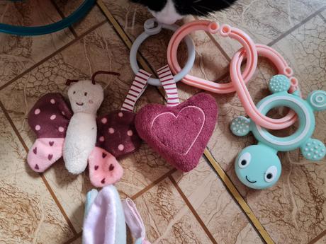 Hrkálky a hračky na kočík,