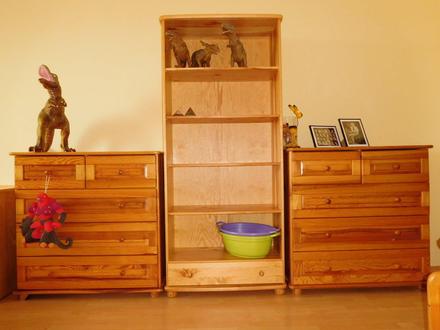 Polica /knihovnička masív drevo borovica, 