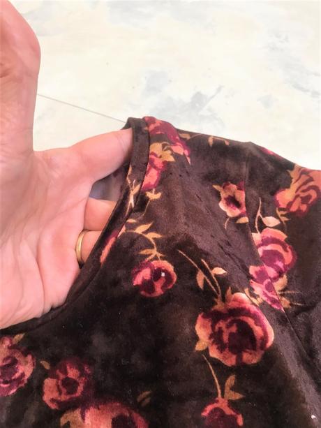 Kvetované tričko z elastického zamatu, m