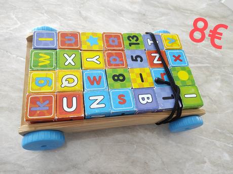 Vozík s drevenými kockami, 