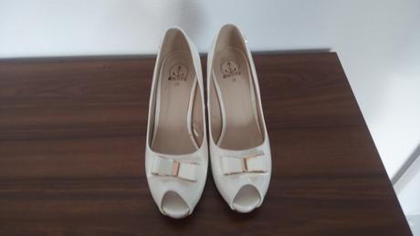 Biele perleťové lodičky s otvorenou špičkou, 38