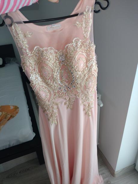 Šaty dlhé a motýľ, s