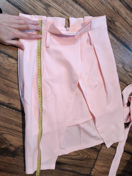 Bledo ružová suknička s opaskom, s